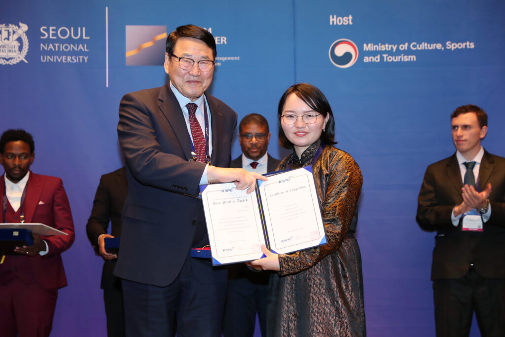 Zaya receiving an award at the DT Seoul Forum 2019
