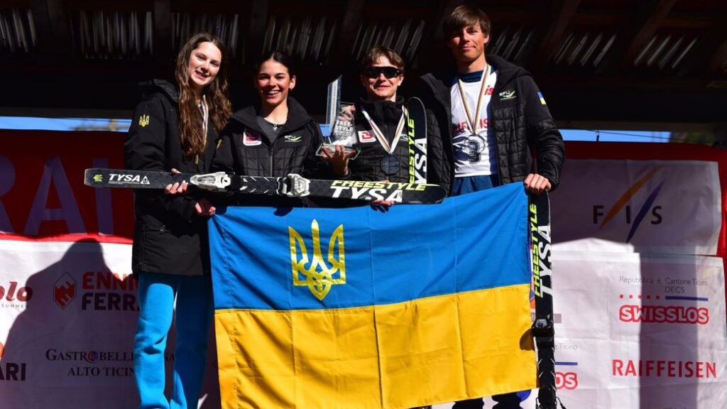 Збірна України з лижної акробатики